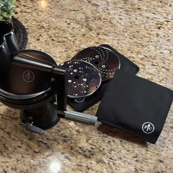 The Pampered Chef Black Kitchen Slicing Accessory - Picture 16 of 16